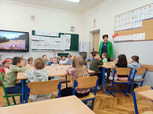 przedszkolaki w klasie.jpg