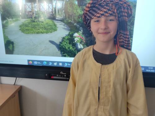 dziecko w stroju arabskim.jpg